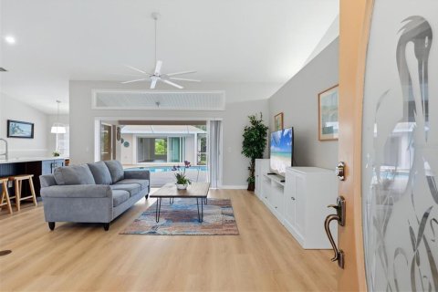 House in Englewood, Florida 5 bedrooms, 269.79 sq.m. № 2403578 - photo 13