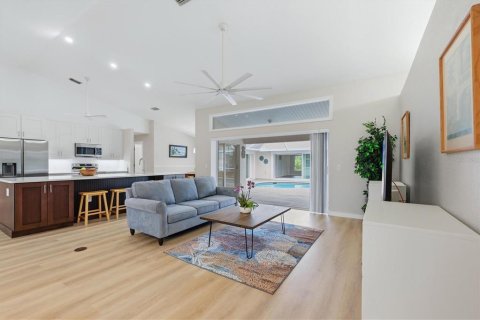 House in Englewood, Florida 5 bedrooms, 269.79 sq.m. № 2403578 - photo 16
