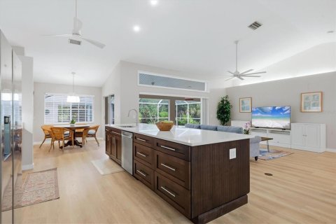 House in Englewood, Florida 5 bedrooms, 269.79 sq.m. № 2403578 - photo 21