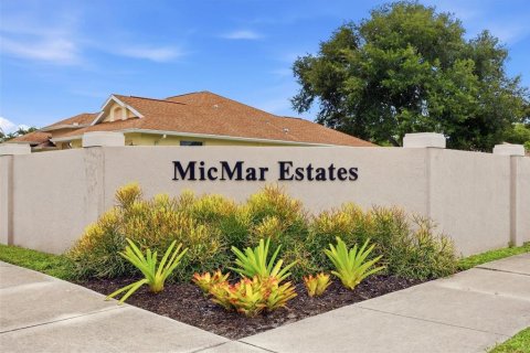 House in Englewood, Florida 5 bedrooms, 269.79 sq.m. № 2403578 - photo 3