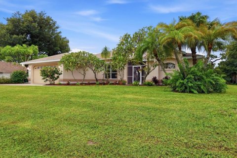 House in Englewood, Florida 5 bedrooms, 269.79 sq.m. № 2403578 - photo 8