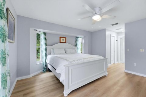 House in Englewood, Florida 5 bedrooms, 269.79 sq.m. № 2403578 - photo 27