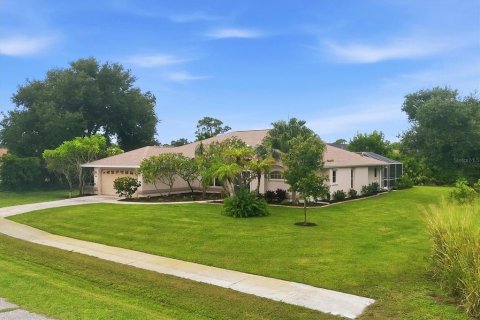 House in Englewood, Florida 5 bedrooms, 269.79 sq.m. № 2403578 - photo 6