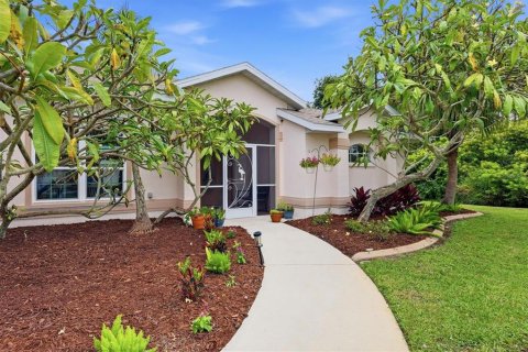 House in Englewood, Florida 5 bedrooms, 269.79 sq.m. № 2403578 - photo 10