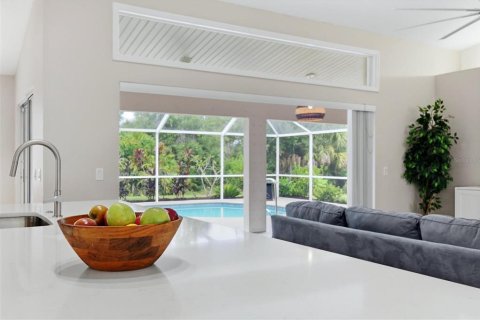 House in Englewood, Florida 5 bedrooms, 269.79 sq.m. № 2403578 - photo 23