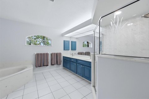 House in Englewood, Florida 5 bedrooms, 269.79 sq.m. № 2403578 - photo 29