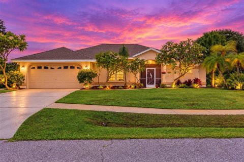 House in Englewood, Florida 5 bedrooms, 269.79 sq.m. № 2403578