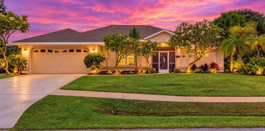 House in Englewood, Florida 5 bedrooms, 269.79 sq.m. № 2403578