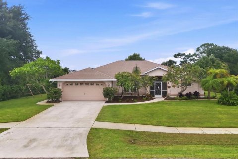 House in Englewood, Florida 5 bedrooms, 269.79 sq.m. № 2403578 - photo 7