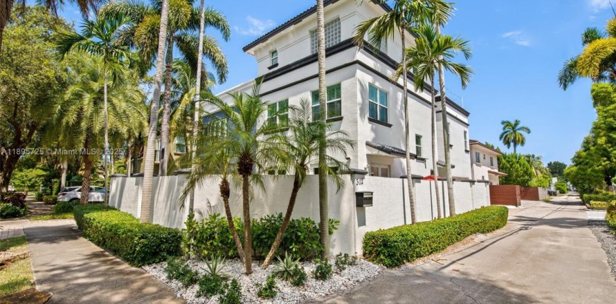 Таунхаус в Форт-Лодердейл, Флорида 3 спальни, 251.49м2 № 1964506