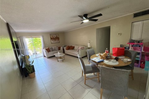 Купить кондоминиум в Хайалиа, Флорида 3 спальни, 121.61м2, № 2050959 - фото 3