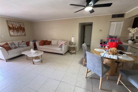 Купить кондоминиум в Хайалиа, Флорида 3 спальни, 121.61м2, № 2050959 - фото 2