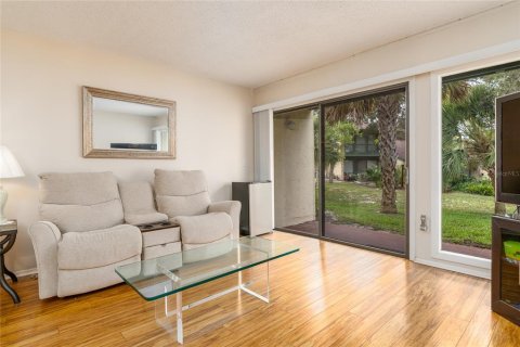 Condo in New Smyrna Beach, Florida, 2 bedrooms  № 1810188 - photo 9