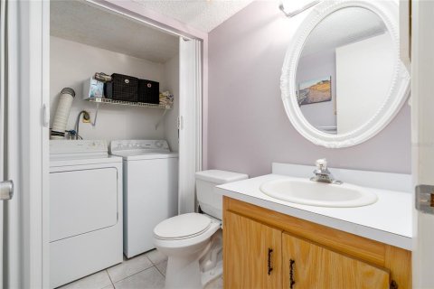 Condo in New Smyrna Beach, Florida, 2 bedrooms  № 1810188 - photo 11