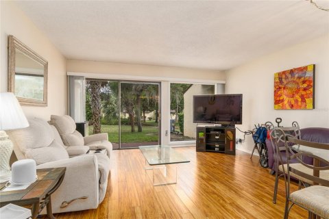 Condo in New Smyrna Beach, Florida, 2 bedrooms  № 1810188 - photo 8