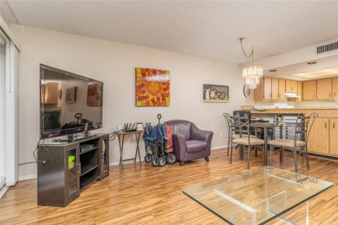 Condo in New Smyrna Beach, Florida, 2 bedrooms  № 1810188 - photo 7