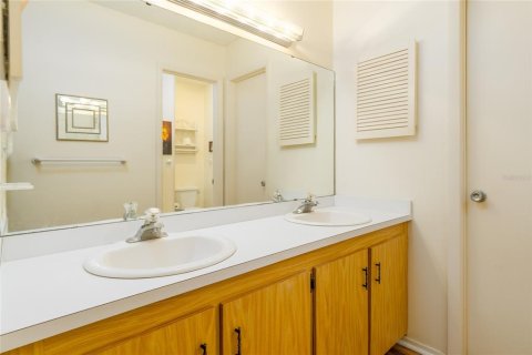 Condo in New Smyrna Beach, Florida, 2 bedrooms  № 1810188 - photo 19