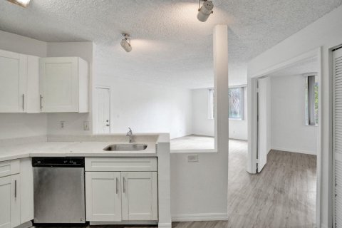 Купить кондоминиум в Помпано-Бич, Флорида 4 комнаты, 96.15м2, № 2244616 - фото 14
