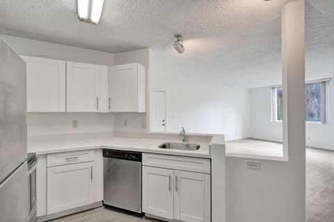 Купить кондоминиум в Помпано-Бич, Флорида 4 комнаты, 96.15м2, № 2244616 - фото 15