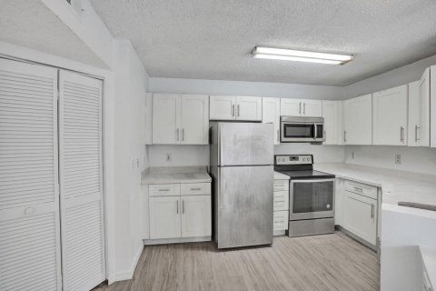 Купить кондоминиум в Помпано-Бич, Флорида 4 комнаты, 96.15м2, № 2244616 - фото 12