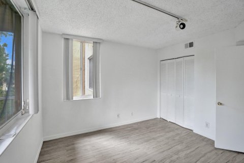 Купить кондоминиум в Помпано-Бич, Флорида 4 комнаты, 96.15м2, № 2244616 - фото 19