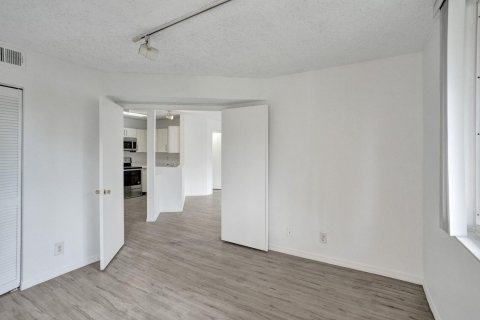 Купить кондоминиум в Помпано-Бич, Флорида 4 комнаты, 96.15м2, № 2244616 - фото 21