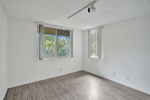 Купить кондоминиум в Помпано-Бич, Флорида 4 комнаты, 96.15м2, № 2244616 - фото 17