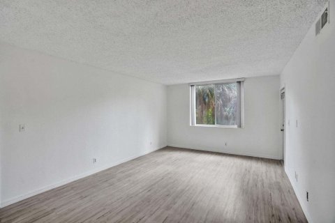 Купить кондоминиум в Помпано-Бич, Флорида 4 комнаты, 96.15м2, № 2244616 - фото 9