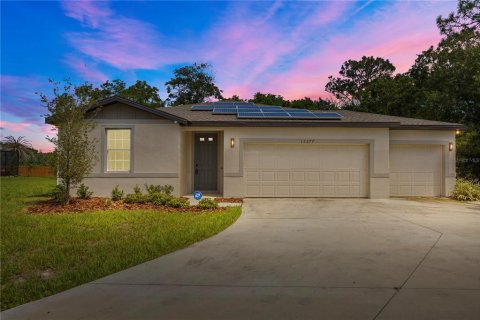 House in Spring Hill, Florida 4 bedrooms, 170.94 sq.m. № 1798643 - photo 1