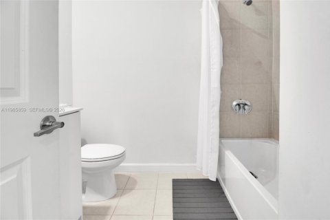 Купить таунхаус в Майами-Гарденс, Флорида 4 спальни, 164.72м2, № 2081250 - фото 15