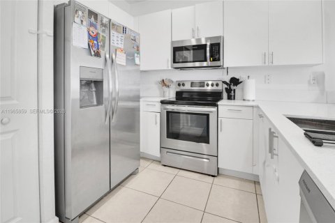 Купить таунхаус в Майами-Гарденс, Флорида 4 спальни, 164.72м2, № 2081250 - фото 8