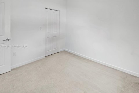 Купить таунхаус в Майами-Гарденс, Флорида 4 спальни, 164.72м2, № 2081250 - фото 17