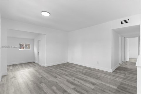 Casa en venta en Pompano Beach, Florida, 4 dormitorios № 2390056 - foto 8