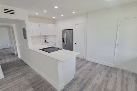 Casa en venta en Pompano Beach, Florida, 4 dormitorios № 2390056 - foto 6