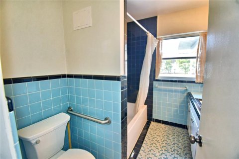 House in Winter Haven, Florida 3 bedrooms, 175.59 sq.m. № 2203157 - photo 19
