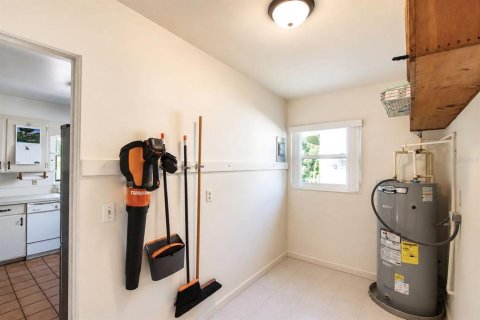 House in Winter Haven, Florida 3 bedrooms, 175.59 sq.m. № 2203157 - photo 9