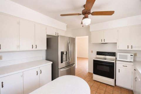 House in Winter Haven, Florida 3 bedrooms, 175.59 sq.m. № 2203157 - photo 8
