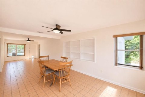 House in Winter Haven, Florida 3 bedrooms, 175.59 sq.m. № 2203157 - photo 4