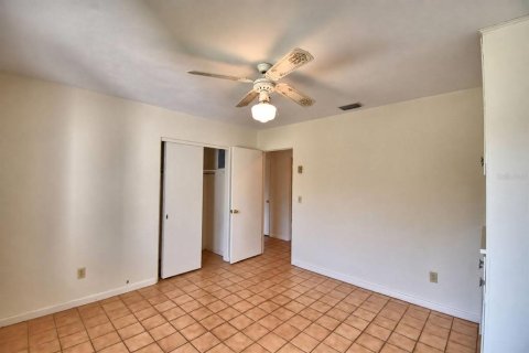 House in Winter Haven, Florida 3 bedrooms, 175.59 sq.m. № 2203157 - photo 13