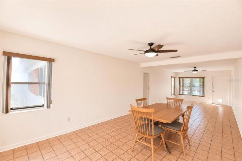 House in Winter Haven, Florida 3 bedrooms, 175.59 sq.m. № 2203157 - photo 5