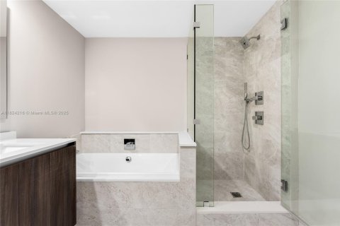Condominio en venta en Miami, Florida, 3 dormitorios, 187.48 m2 № 1790510 - foto 29