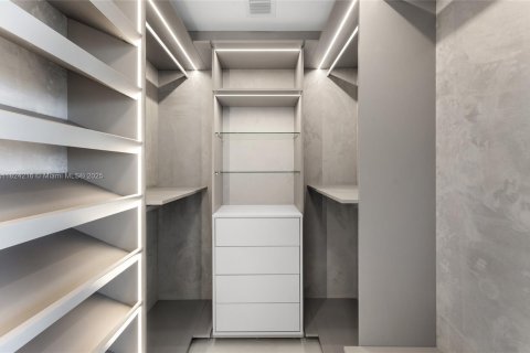 Condominio en venta en Miami, Florida, 3 dormitorios, 187.48 m2 № 1790510 - foto 18