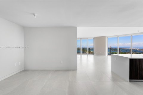 Condominio en venta en Miami, Florida, 3 dormitorios, 187.48 m2 № 1790510 - foto 15