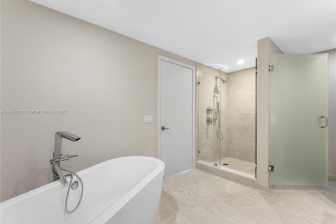Condominio en venta en Miami, Florida, 3 dormitorios, 187.48 m2 № 1790510 - foto 20