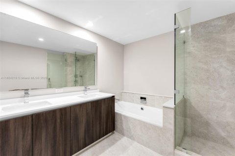 Condominio en venta en Miami, Florida, 3 dormitorios, 187.48 m2 № 1790510 - foto 28