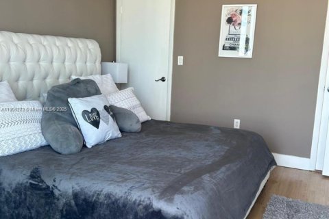 Apartment in Miami, Florida 1 bedroom, 74.32 sq.m. № 1955924 - photo 4