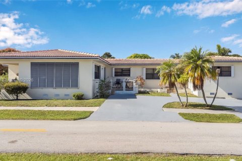 Снять в аренду виллу или дом в Халландейл-Бич, Флорида 1 спальня, 222.5м2, № 1998520 - фото 3