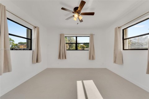 Снять в аренду виллу или дом в Халландейл-Бич, Флорида 1 спальня, 222.5м2, № 1998520 - фото 14