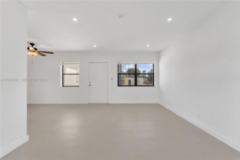 Снять в аренду виллу или дом в Халландейл-Бич, Флорида 1 спальня, 222.5м2, № 1998520 - фото 8