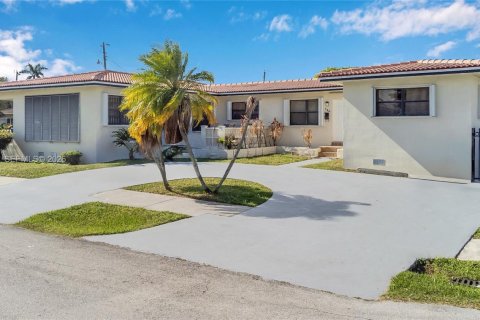 Снять в аренду виллу или дом в Халландейл-Бич, Флорида 1 спальня, 222.5м2, № 1998520 - фото 2